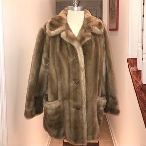 VINTAGE Tissavel France faux fur coat! 🔥
